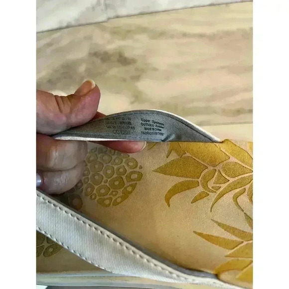 Olukai Women's NU'A PI'O White Floral Flip Flops Slides Sandals SIZE 10 - Picture 7 of 7